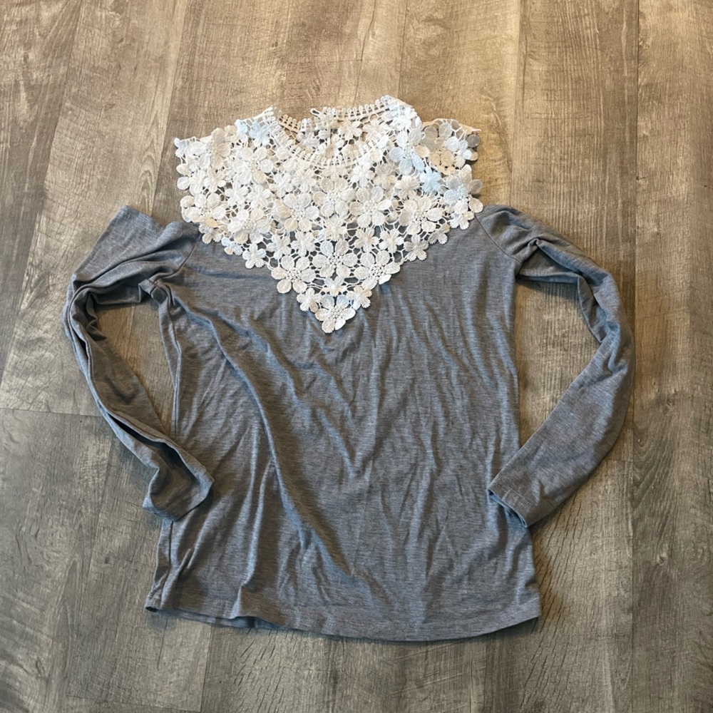 Off the shoulder lace detail, shirt, size large